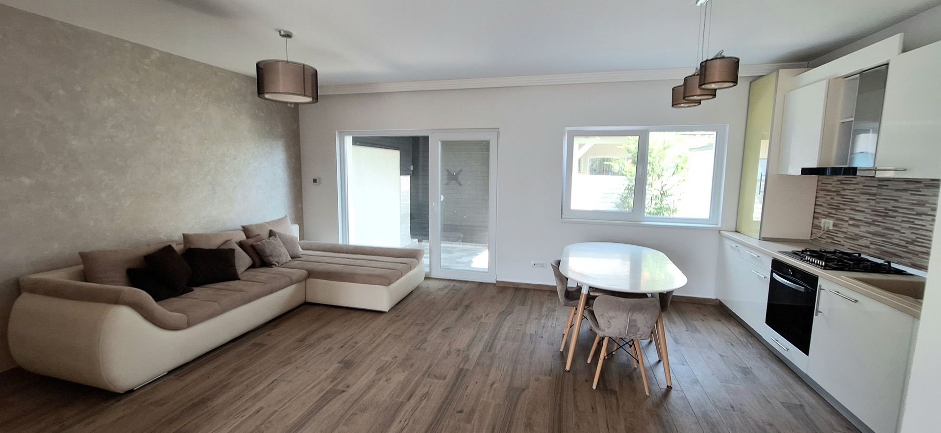 Locuinta insiruita cu 3 camere in Dumbravita - Poză 1