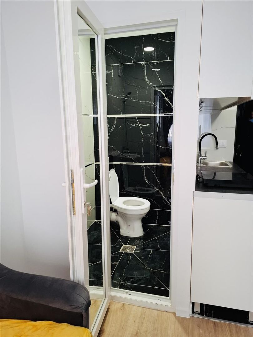 Garsoniera complet renovata zona Rogerius - Poză 3