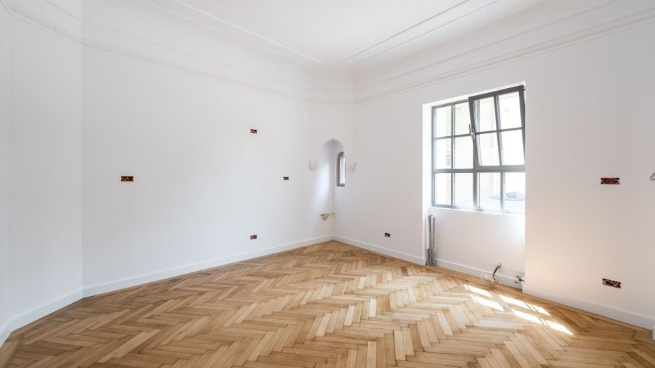 O BIJUTERIE ASCUNSA IN CENTRUL BUCURESTIULUI - Poză 3