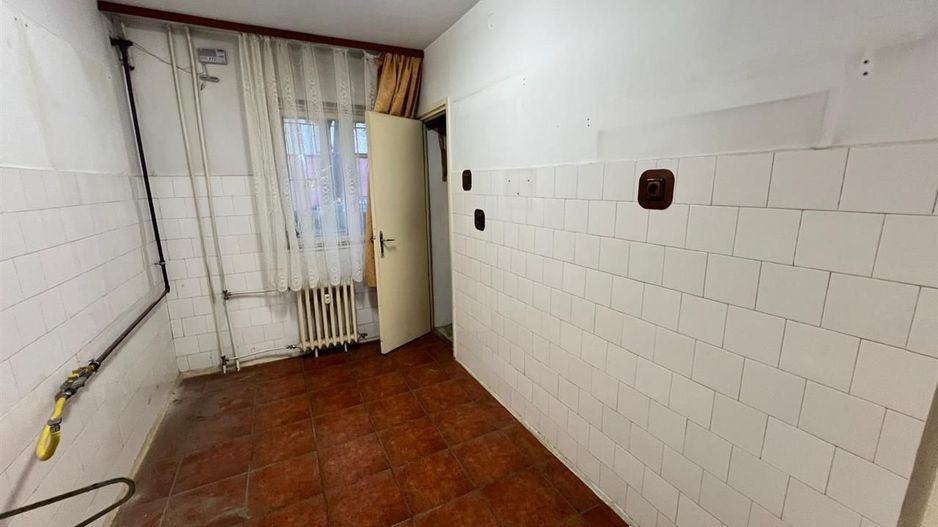 2 cam Girocului parter inalt  cu balcon - Poză 5