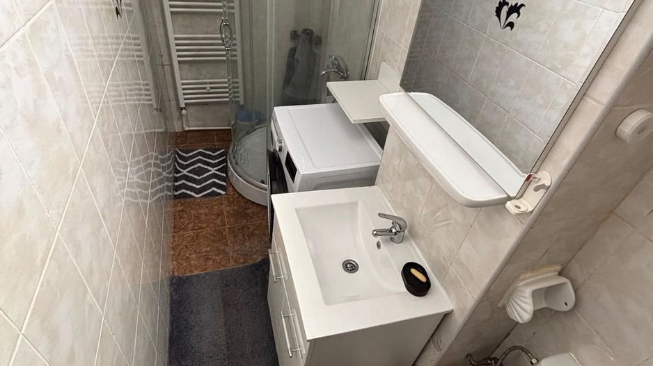 GARSONIERA DRISTOR, BUCATARIE INCHISA, MOBILAT SI UTILAT MODERN - Poză 5