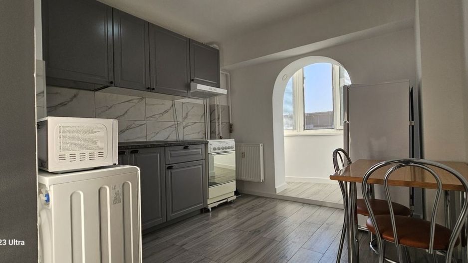 Garsonieră spațioasă cu vedere panoramică, 2 balcoane - Poză 5