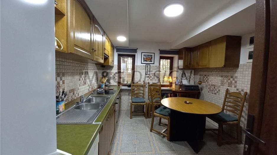 Apartament 3 camere -demisol -zona centrala - Poză 7