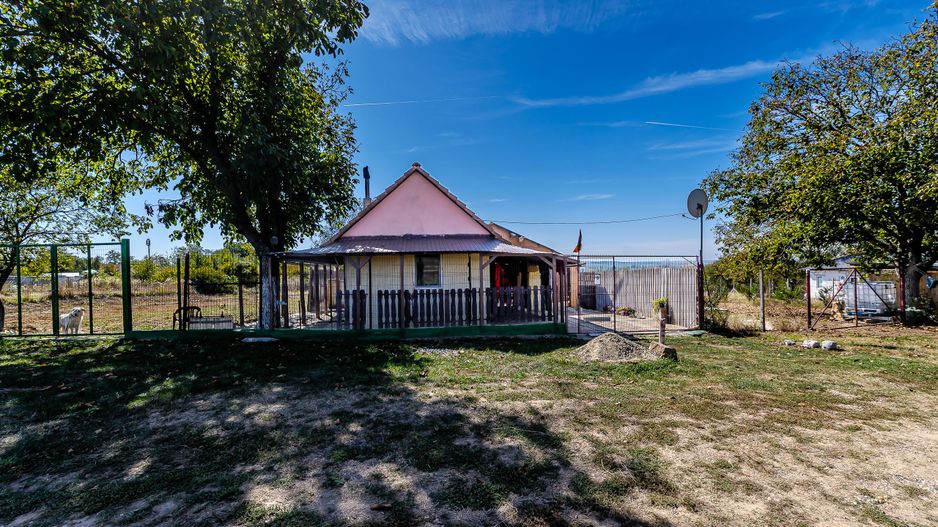 Casă cu teren generos și priveliște panoramică – Lipova - Poză 2