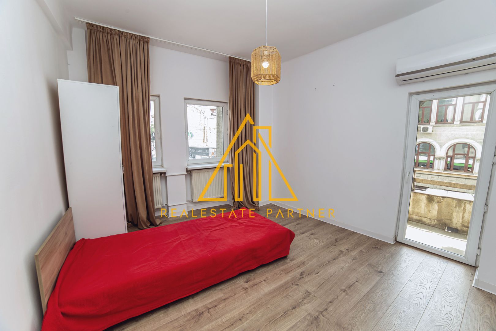 Apartament 4 camere renovat, central, ideal rezidențial sau activitate business - Poză 13