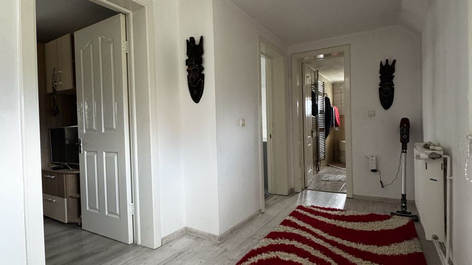 Casa de Vânzare cu lac - Poză 8