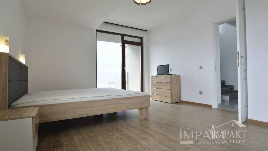 Casa cuplata cu 6 camere si curte in cartierul Intre lacuri. - Poză 13