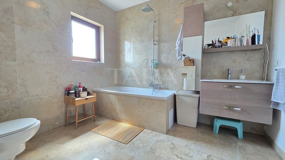 Apartament 3 camere, singur pe etaj, 2 balcoane, parcare. - Poză 7