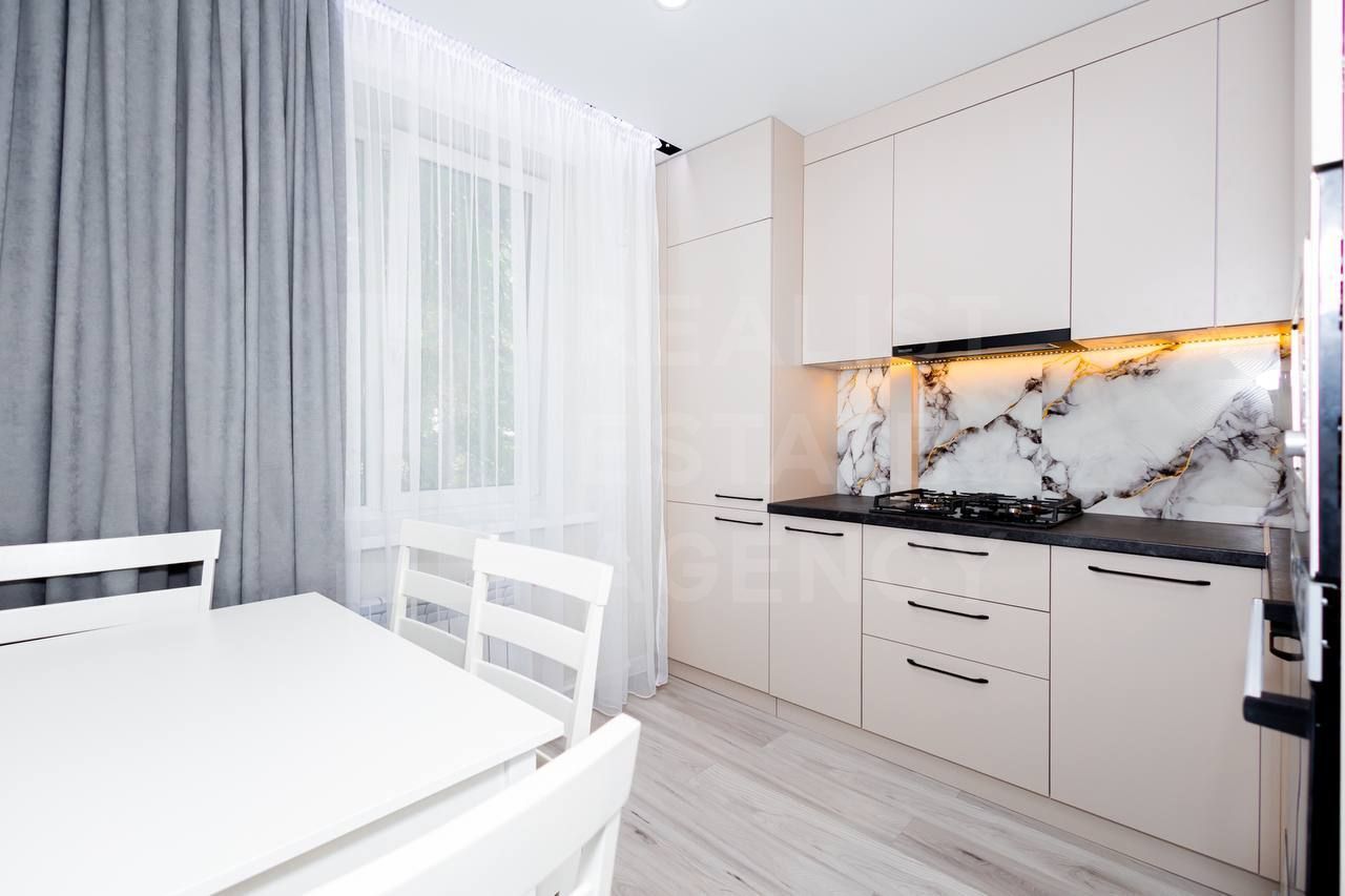 Vânzare, apartament, 2 camere + living, Miron Costin, Rîșcani - Poză 2