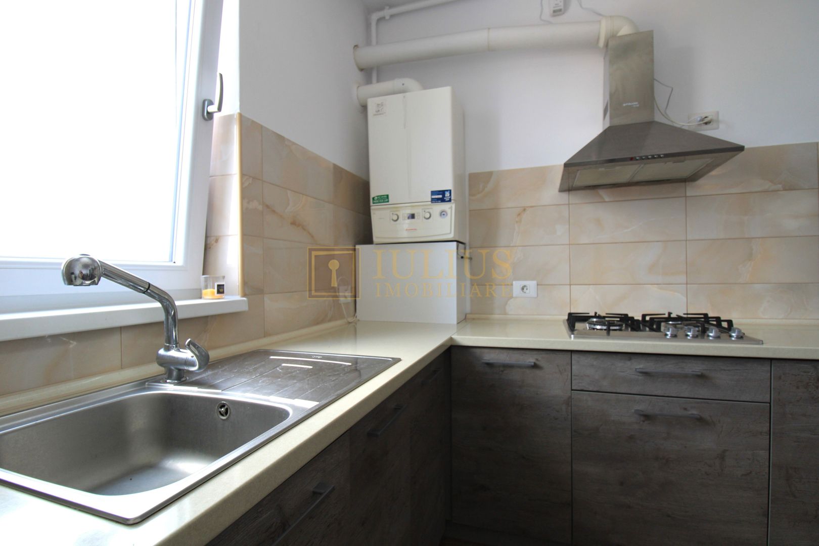 Vedere panoramica; loc parcare inclus; 2 bai/2dormitoare. - Poză 9