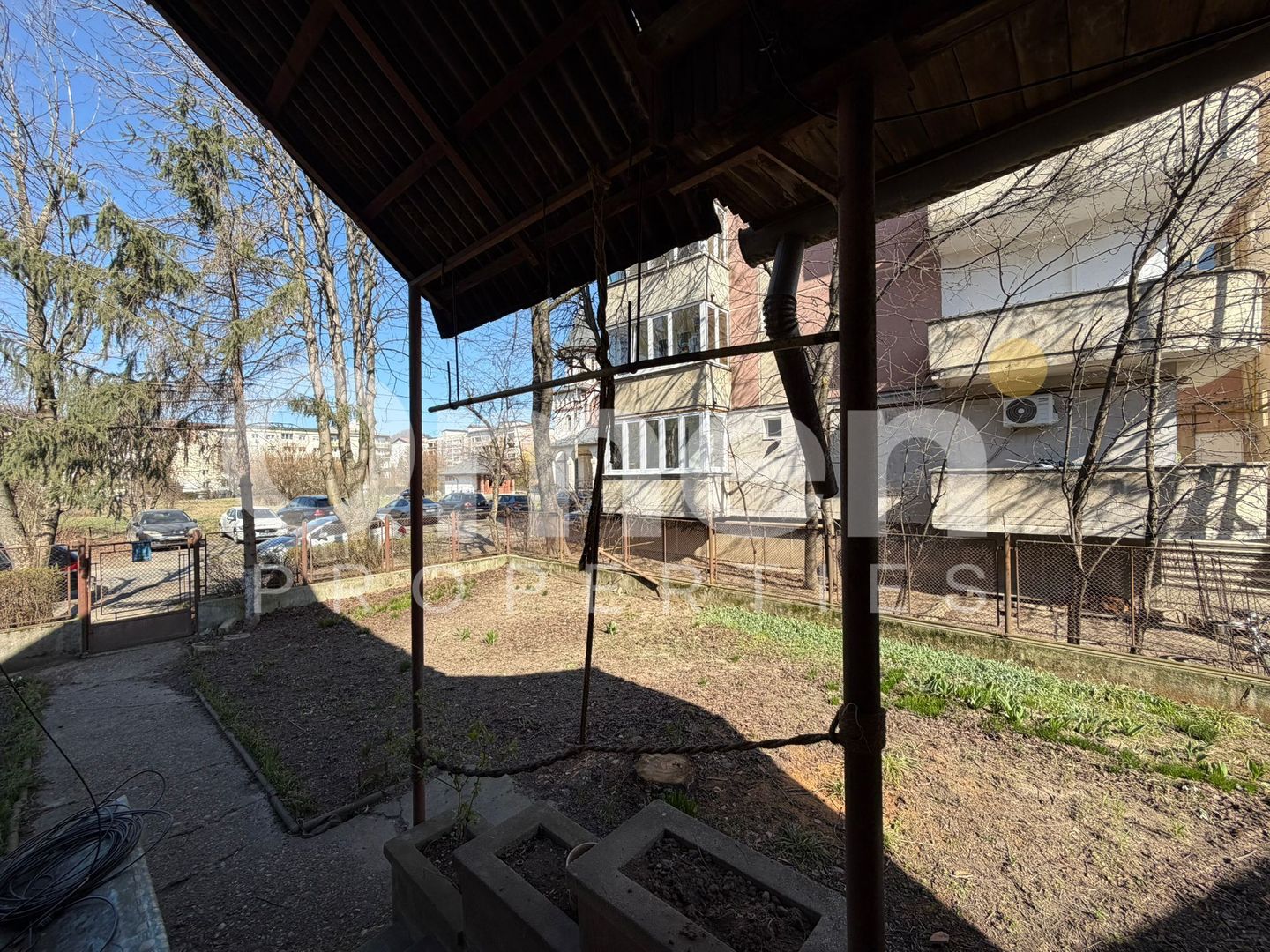 Casa de vanzare cu 446 mp teren si garaj, situata in zona centrala - Poză 14