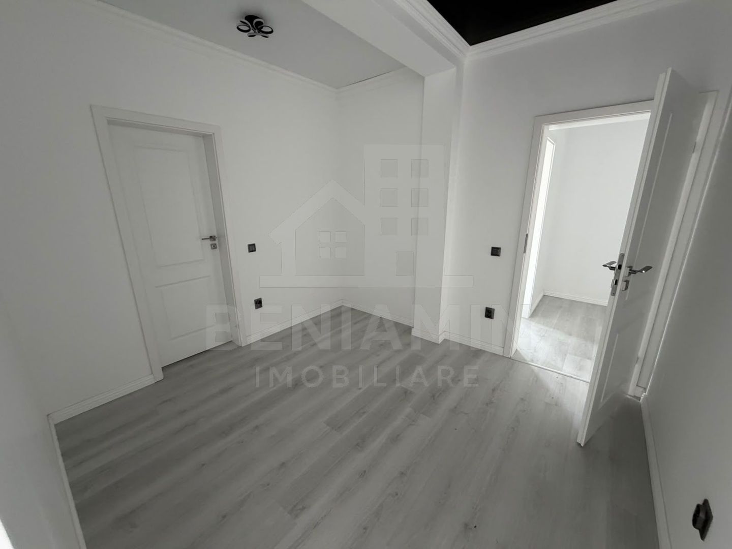 Casa 3 dormitoare-3 bai-Bariera Valcii-Moderna-toate utilitatile - Poză 11
