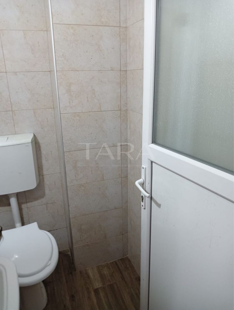 Garsonieră de vânzare,  etaj 2, baie proprie, zonă liniștită. - Poză 4