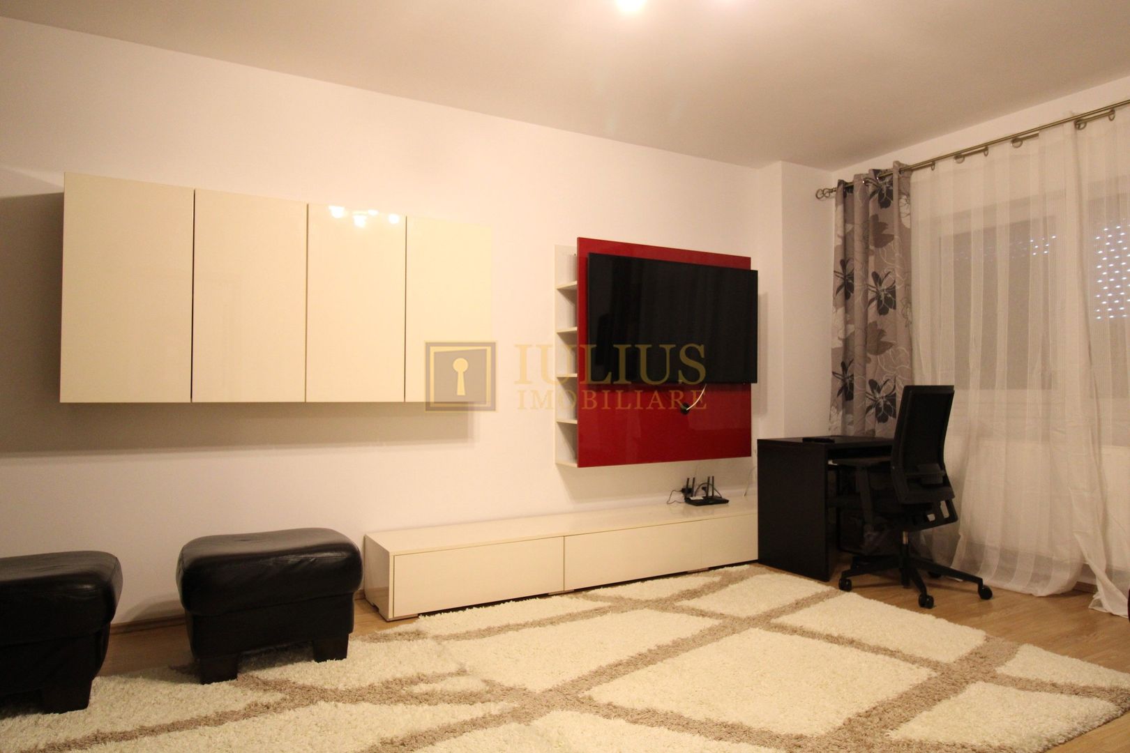 Aradului -2 camere, centrala proprie, loc de parcare - Poză 2