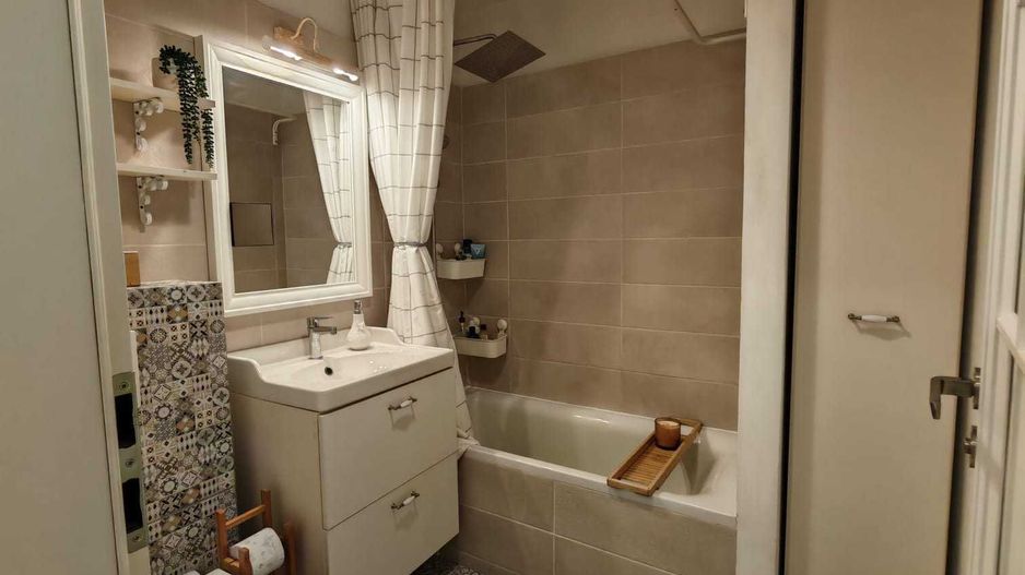 Apartament luminos 2 camere. Zona Tineretului. Cu  Centrala. Loc Parcare. - Poză 4