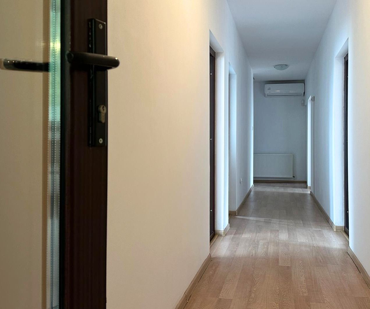 Inchiriere casă complet renovată cu 4 camere  Băneasa, Sector 1 - Poză 4