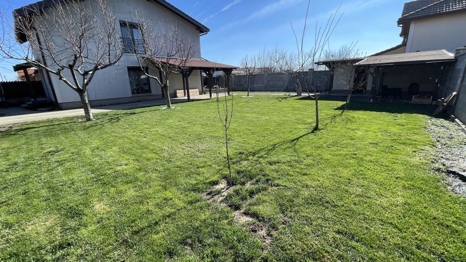 Duplex in Dumbravita cu teren generos - Poză 1