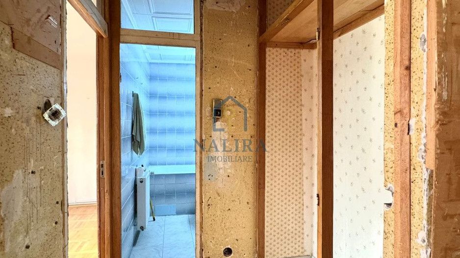 De vanzare apartament cu 3 camere decomandate etaj 3/4 Petru Rares - Poză 7