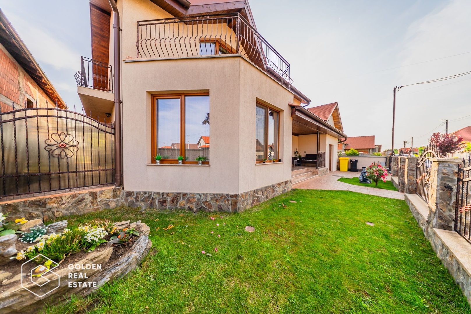 Casa la cheie, eficienta energetic, 4 dormitoare, Sagu - Poză 14