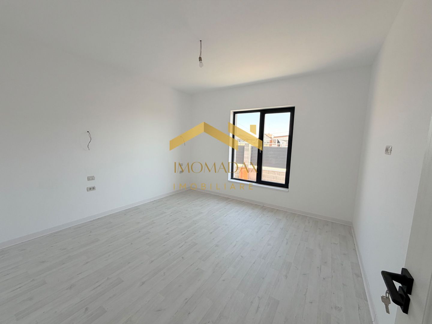 -Casa Individuala - Parter - 4 camere - - Poză 13