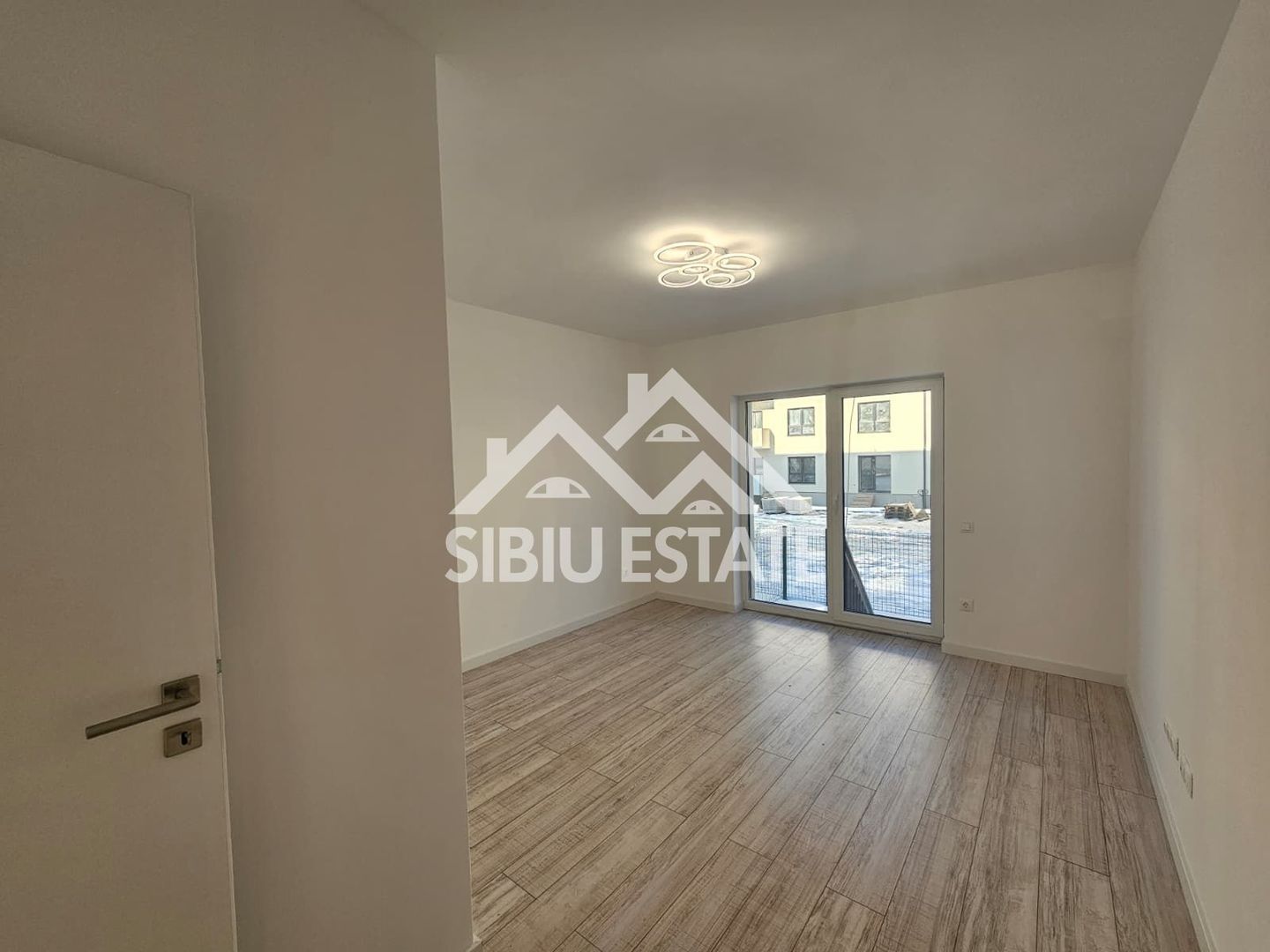 Apartament cu gradina, 3 camere Ready to move - Poză 4
