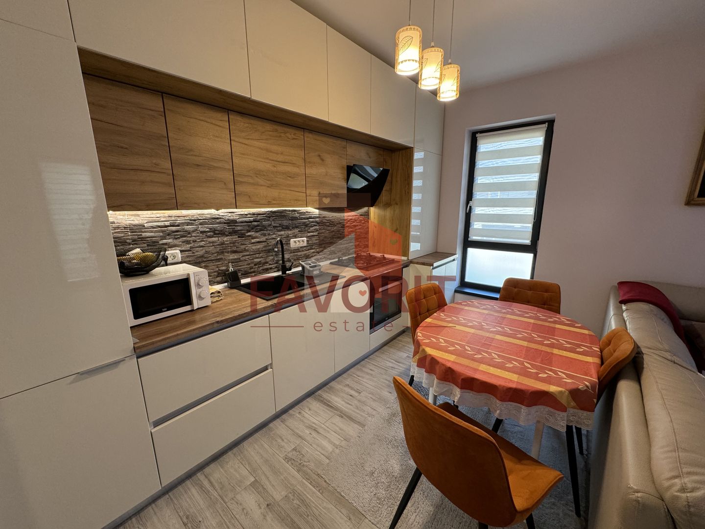 Terasa generoasa. Modern amenajat. - Poză 3