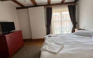 Casa saseasca CRISTIAN,amenajata LUX,pt turism,piscina,curte - Poză 15
