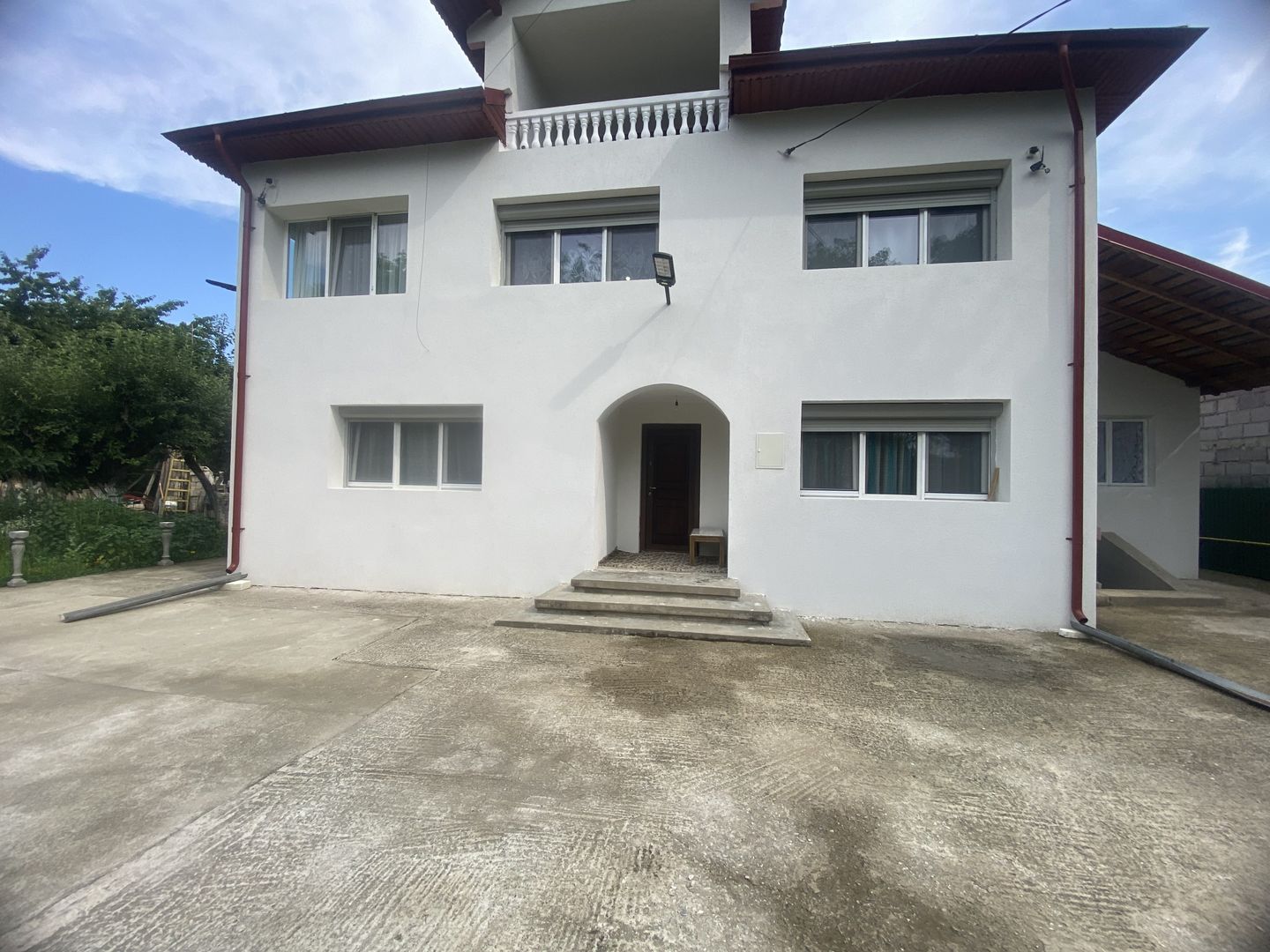 Oaza de liniste si verdeata! Vanzare casa cu 5 camere in Pucioasa - Poză 2