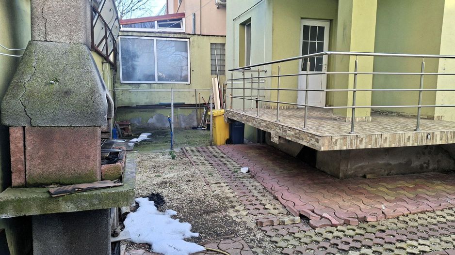 Vila cu 10 camere, destinatie rezidentiala / birouri - Poză 30