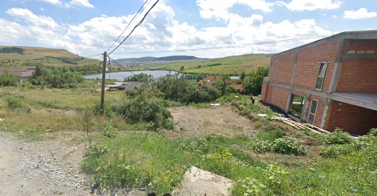 De vanzare teren cu autrorizatie de constructie. - Poză 1