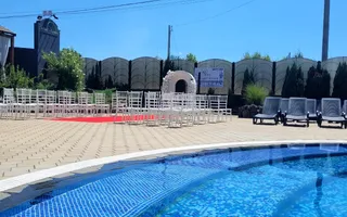 Proprietate unică de vânzare – piscină, restaurant, terasă - Poză 17