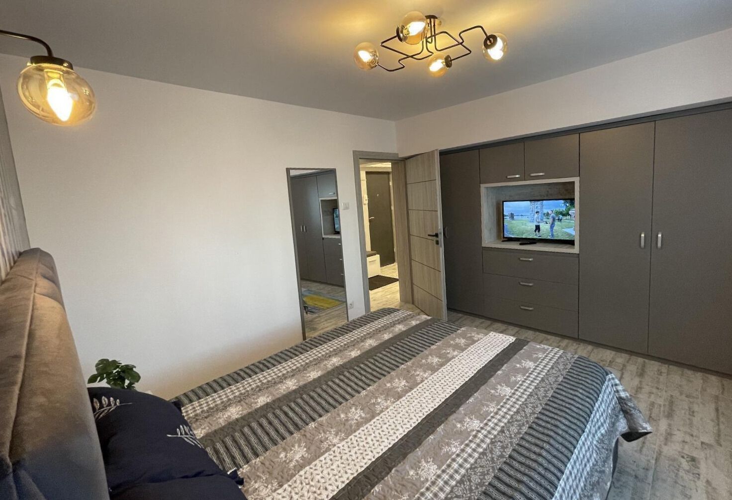 Închiriere apartament modern cu 2 camere zona Unirii Burebista - Poză 11