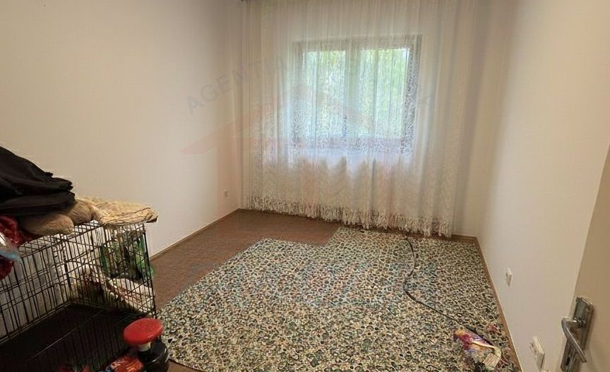 Apartament 3 camere decomandate, etaj 2 – zona Piata Centrala - Poză 3