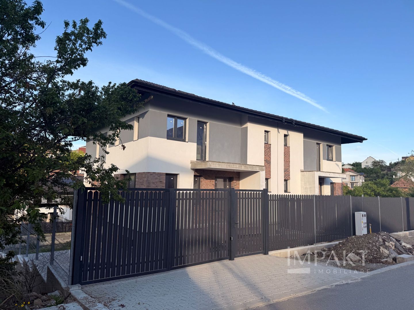 Casa cuplata cu garaj dublu, in Dezmir! - Poză 1