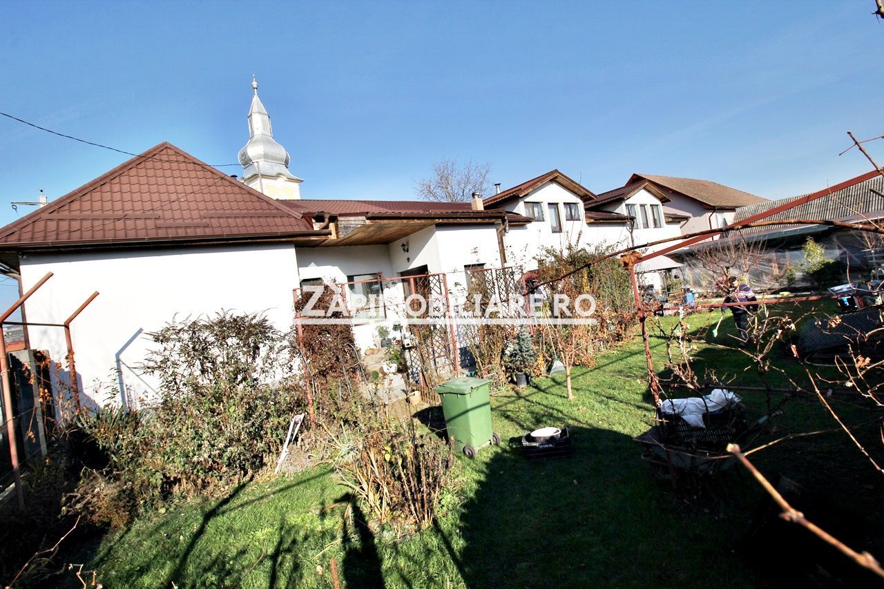 Casa 8 camere,4 bai,482mp,1.100mp teren,2 garaje,0% comision - Poză 24