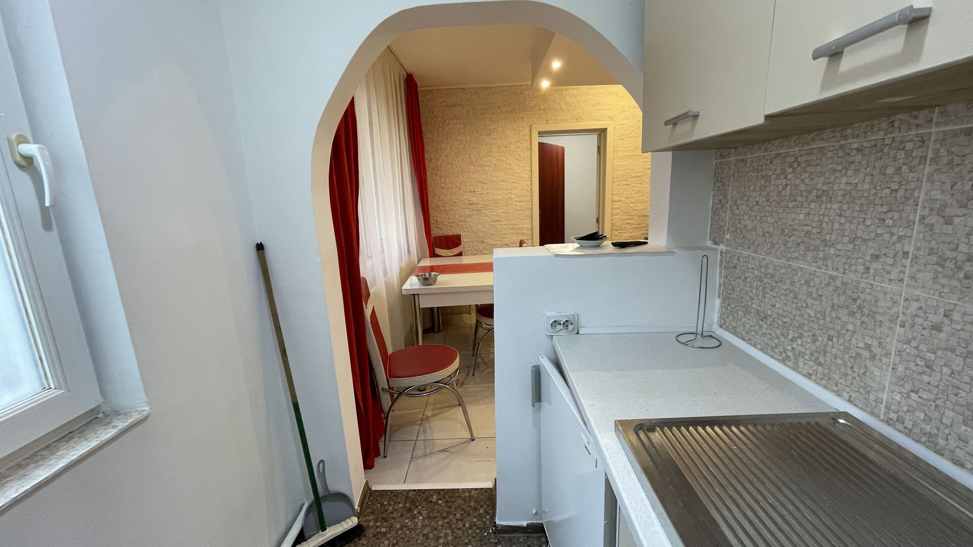 Apartament cu doua camere in zona Gh.Lazar - Poză 11