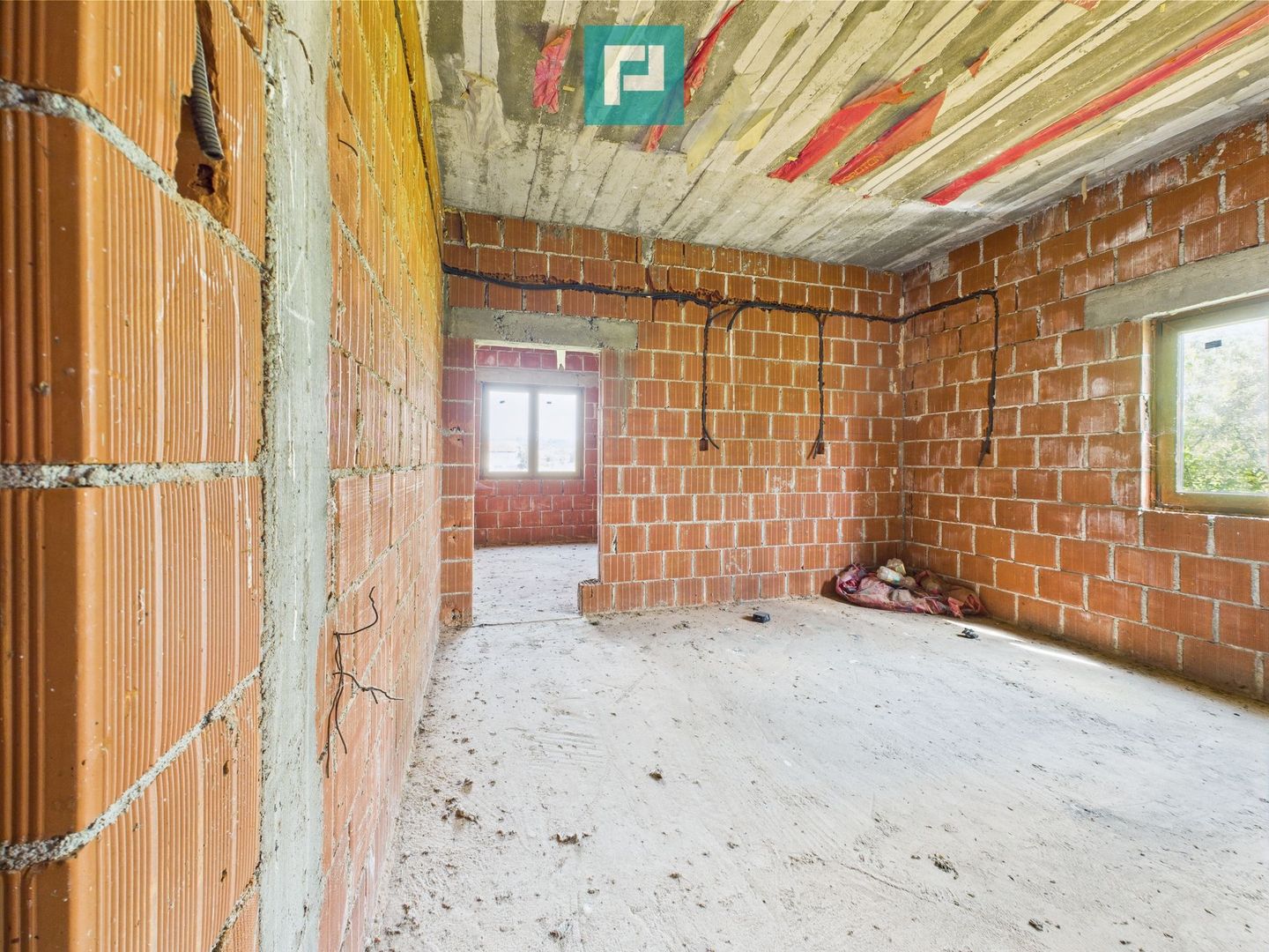 Casă la roșu, P+1, în localitatea Beliu, Arad - Poză 6