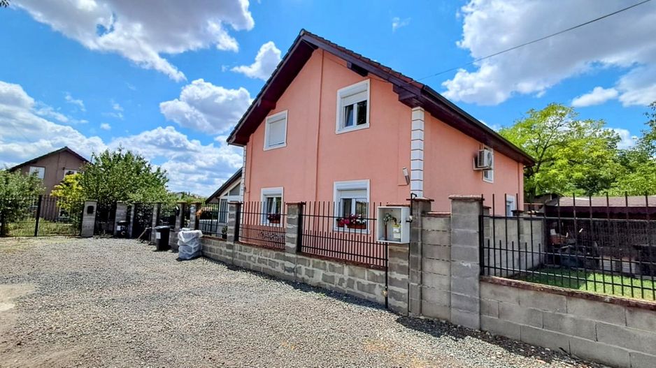 Casa individuală P+M, zonă liniștită, în Vatra veche a satului - Poză 1