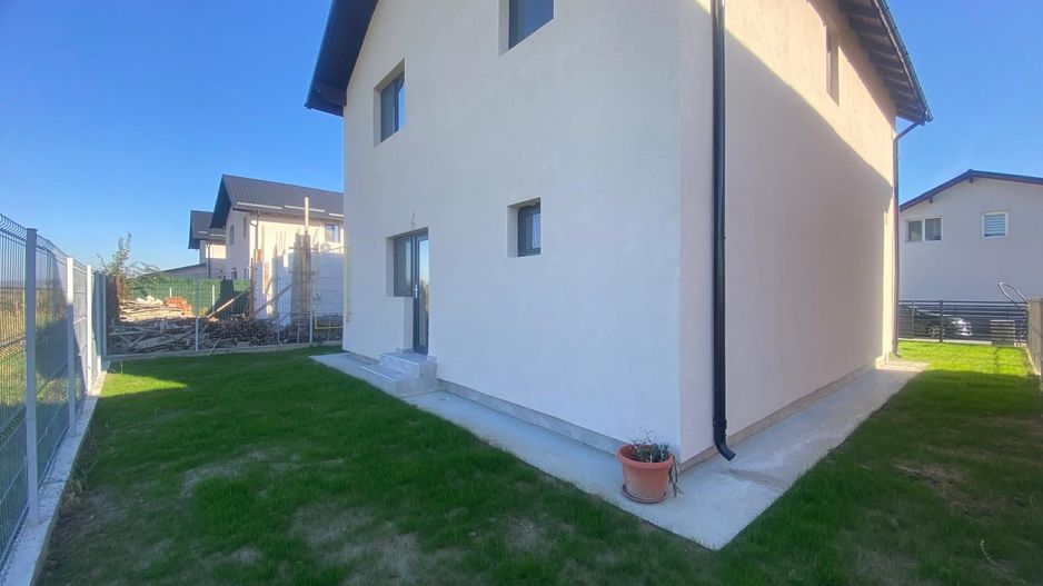 Casa la cheie! Vanzare casa cu 4 camere in Priseaca - Poză 2