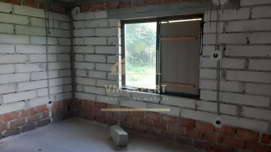 VILA 8 CAMERE, TEREN 5000 MP CAMPULUNG, APA SARATA - Poză 2