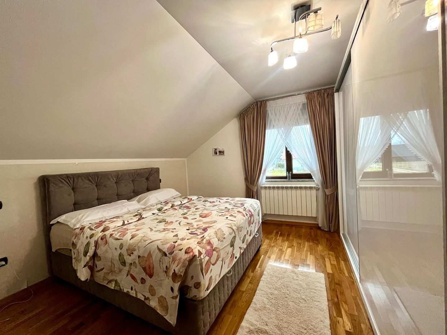 CASA COMPLET UTILATA SI MOBILATA MODERN CU GRADINA | 1100 MP |MARGINEA - Poză 16