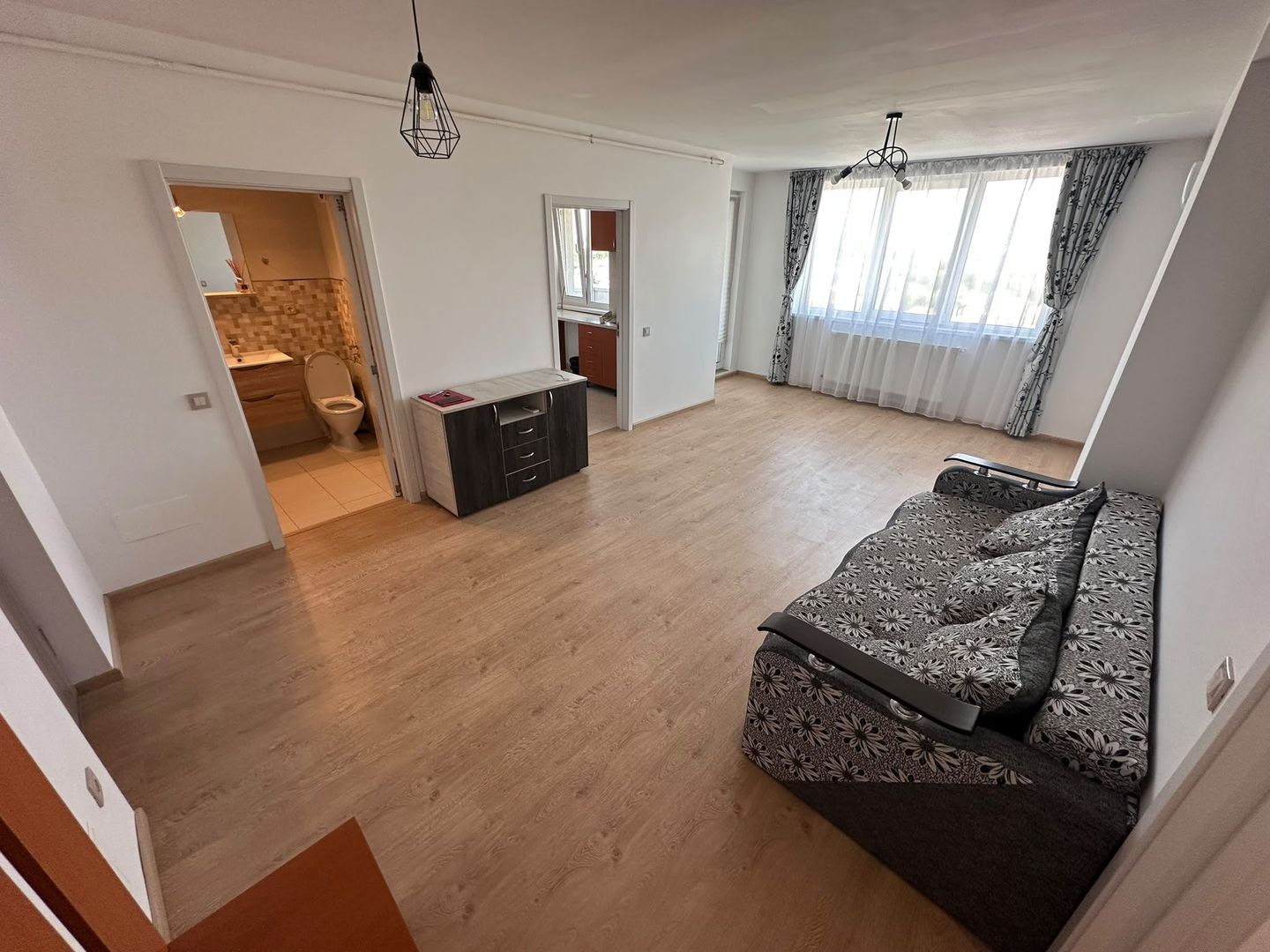Apartament modern cu 2 camere de închiriat – Zona Păcii/Centrala Proprie A268 - Poză 1