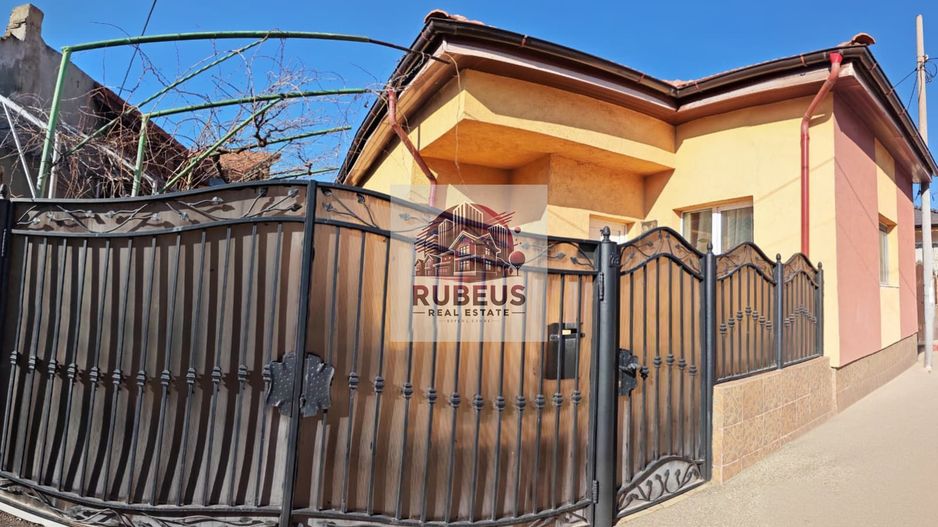 Casa cu personalitate in Calomfirescu – spatiu, liniste si teren gener - Poză 1