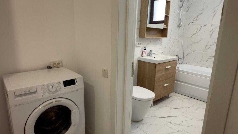 Inchiriez apartament 2 camere + curte proprie, parcare - Poză 4