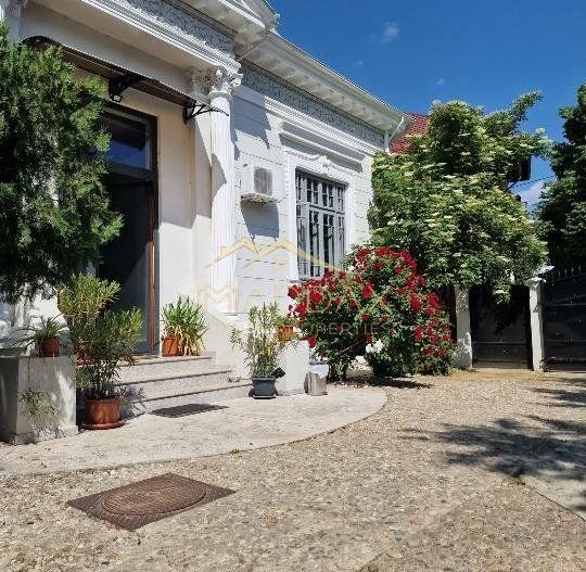 P+M (1000mp), curte (1750mp), 70 incaperi, 35 camere Unirii, multiple destinatii - Poză 4