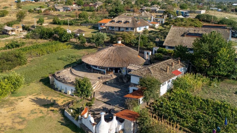 Complex turistic de vanzare in Enisala / Tulcea - Poză 12