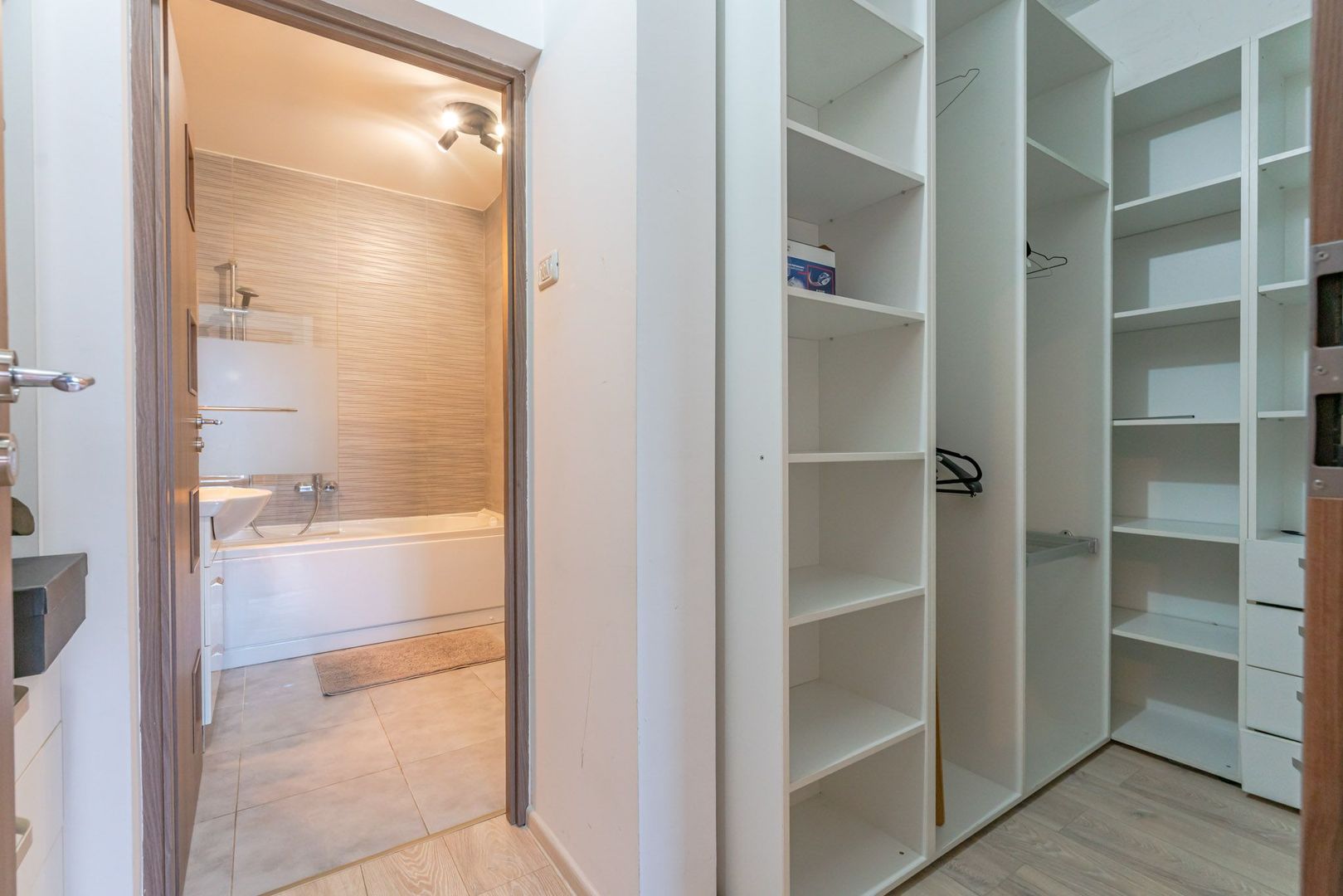 Apartament 114 mp Zona AFI | 2 Băi | Mobilat | Parcare interioară - Poză 12