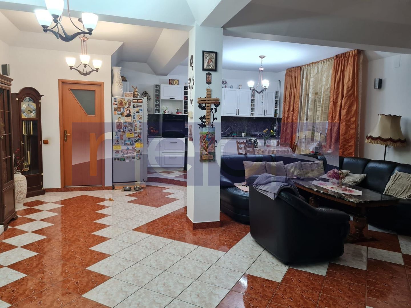VANZARE CASA P+1+M | 5 MINUTE METROU APARATORII PATRIEI - Poză 1
