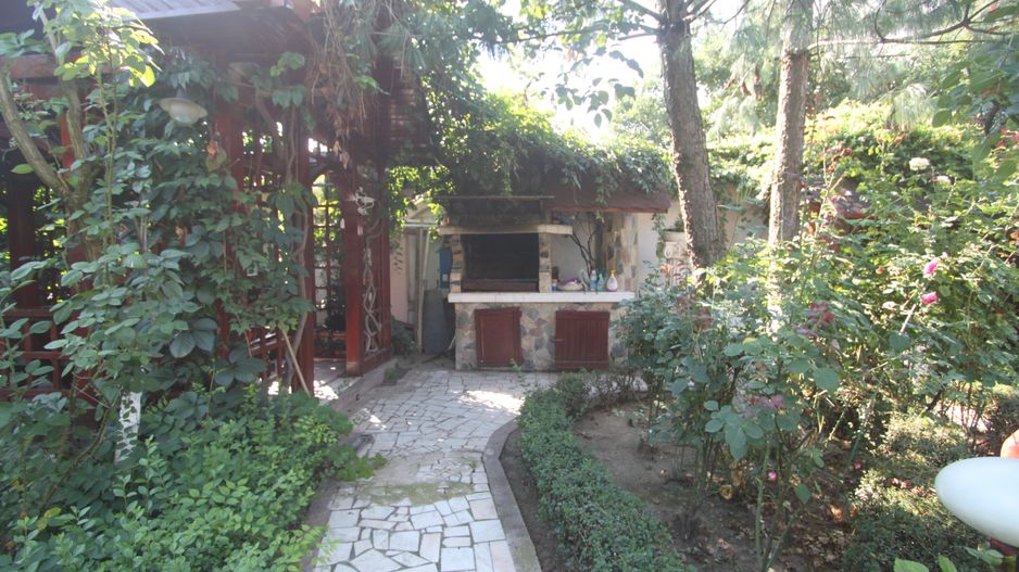 Casă / Vilă cu 8 camere de vânzare în zona Semicentral - Poză 42