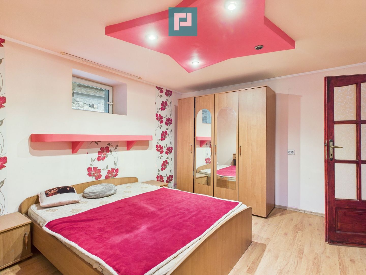 Casă cu 4 camere în Chișineu Criș - Poză 4